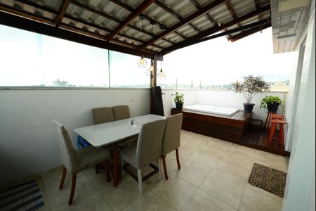 Apartamento à venda com 100m², 2 quartos e 1 vaga