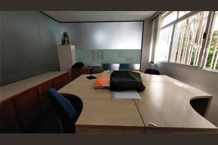 Casa à venda com 4 quartos, 400m² em Vila Alexandria, São Paulo