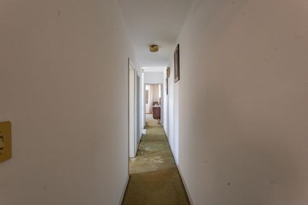 Casa à venda com 196m², 3 quartos e 2 vagasCorredor