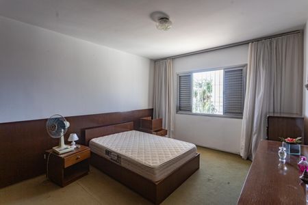Casa à venda com 196m², 3 quartos e 2 vagasSuíte