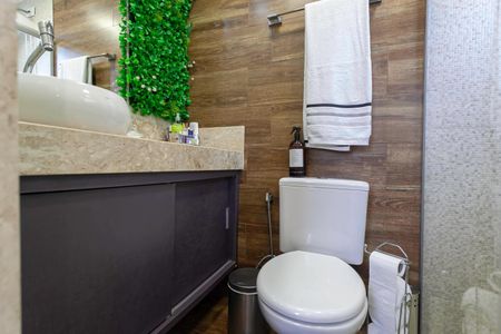 Apartamento para alugar com 80m², 3 quartos e 1 vaga Apartamento para alugar com 80m², 3 quartos e 1 vagaBanheiro da suíte