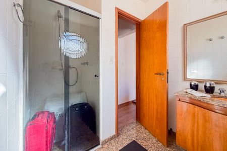 Casa à venda com 200m², 6 quartos e 4 vagasBanheiro da Suíte 1