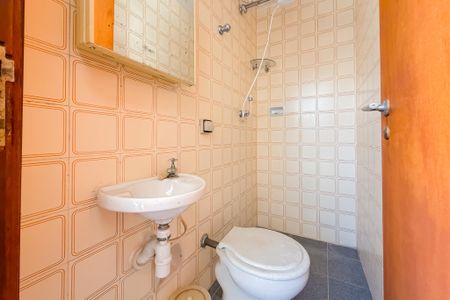 Casa à venda com 200m², 6 quartos e 4 vagasEdícula - Banheiro