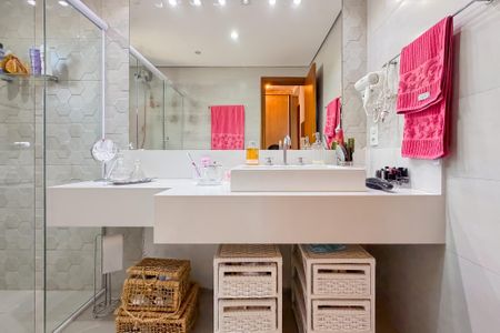 Casa à venda com 200m², 6 quartos e 4 vagasBanheiro da Suíte Master
