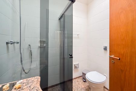 Casa à venda com 200m², 6 quartos e 4 vagasBanheiro Corredor
