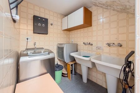Casa à venda com 200m², 6 quartos e 4 vagasÁrea de Serviço