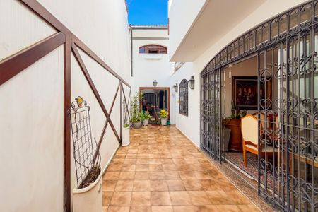 Casa à venda com 200m², 6 quartos e 4 vagasSala - Varanda