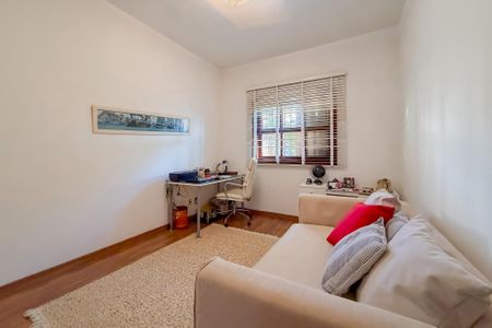 Casa à venda com 200m², 6 quartos e 4 vagasQuarto 1