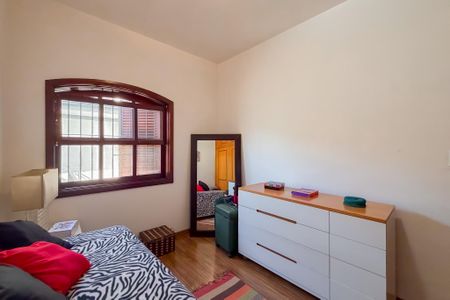 Casa à venda com 200m², 6 quartos e 4 vagasQuarto 2