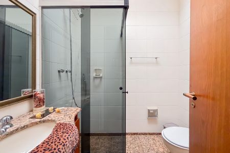 Casa à venda com 200m², 6 quartos e 4 vagasBanheiro Corredor
