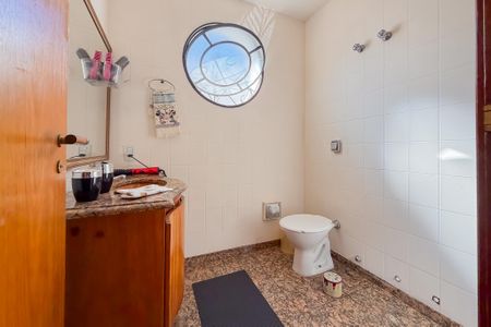 Casa à venda com 200m², 6 quartos e 4 vagasBanheiro da Suíte 1