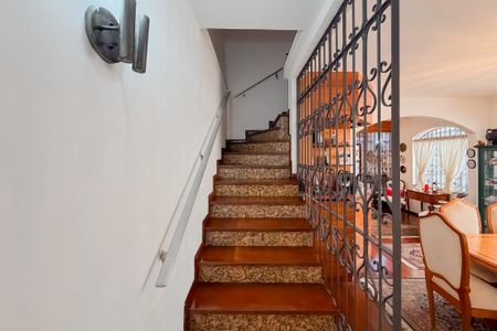 Casa à venda com 200m², 6 quartos e 4 vagasEscada