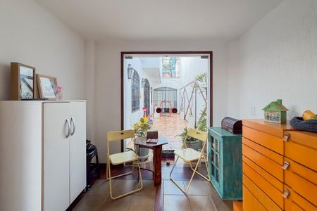 Casa à venda com 200m², 6 quartos e 4 vagasEdícula - Sala
