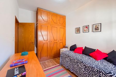 Casa à venda com 200m², 6 quartos e 4 vagasQuarto 2