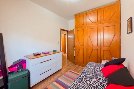 Casa à venda com 200m², 6 quartos e 4 vagasQuarto 2