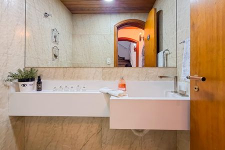 Casa à venda com 200m², 6 quartos e 4 vagasLavabo