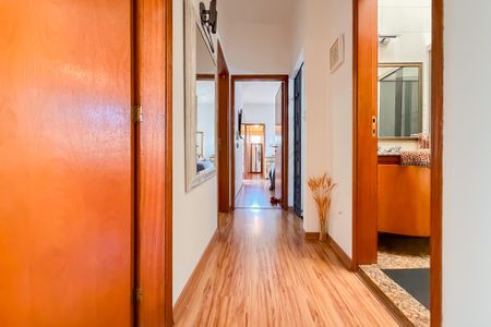 Casa à venda com 200m², 6 quartos e 4 vagasCorredor - Piso Superior