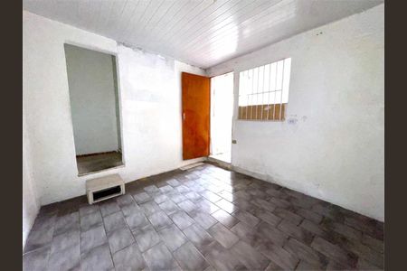 Casa à venda com 2 quartos, 180m² em Vila Antonieta, São Paulo