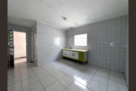 Casa à venda com 2 quartos, 180m² em Vila Antonieta, São Paulo