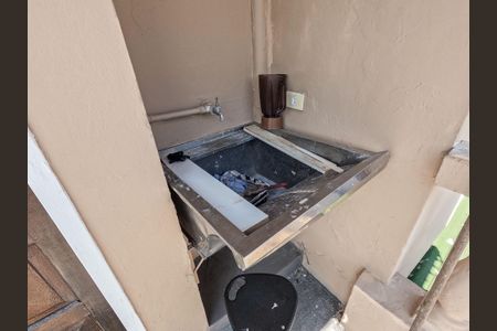 Casa para alugar com 60m², 1 quarto e sem vaga