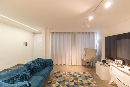 Casa para alugar com 375m², 4 quartos e 6 vagasSala