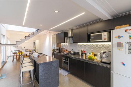 Casa para alugar com 375m², 4 quartos e 6 vagasCozinha 