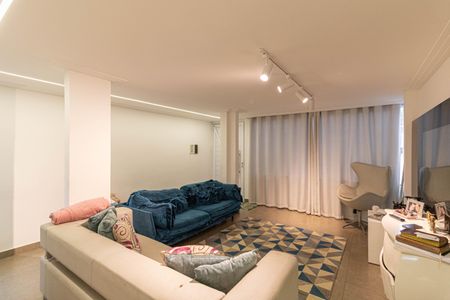 Sala de casa para alugar com 3 quartos, 375m² em Jardim Santa Maria, São Paulo