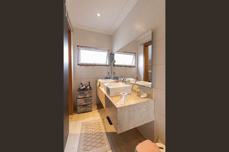 Casa para alugar com 375m², 4 quartos e 6 vagasBanheiro Suíte 