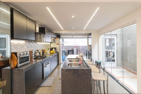 Casa para alugar com 375m², 4 quartos e 6 vagasCozinha 