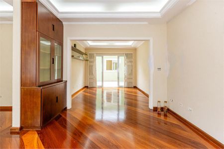 Casa à venda com 170m², 3 quartos e 4 vagas