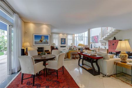 Casa à venda com 4 quartos, 900m² em Santo Amaro, São Paulo