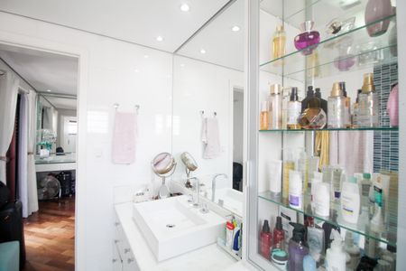 Apartamento à venda com 334m², 4 quartos e 4 vagasQuarto 1 - Suite - Banheiro 1