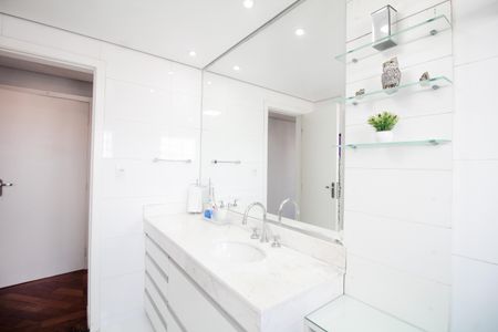 Apartamento à venda com 334m², 4 quartos e 4 vagasQuarto 2 - Suite 2 - Banheiro 2