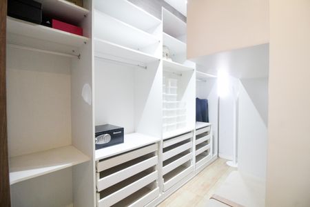 Apartamento à venda com 334m², 4 quartos e 4 vagasQuarto 2 - Suite 2