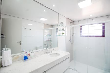 Apartamento à venda com 334m², 4 quartos e 4 vagasQuarto 2 - Suite 2 - Banheiro 2