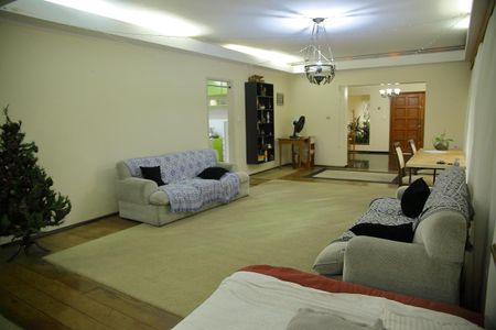 Casa à venda com 600m², 5 quartos e 6 vagasSala