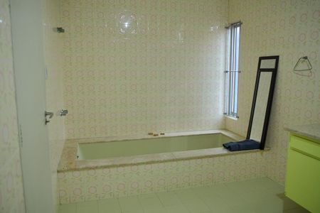 Casa à venda com 600m², 5 quartos e 6 vagasBanheiro Social