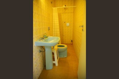 Casa à venda com 600m², 5 quartos e 6 vagasBanheiro de Serviço