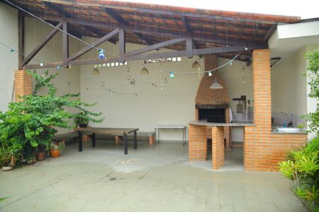 Casa à venda com 600m², 5 quartos e 6 vagasÁrea de convivência /Churrsaqueira