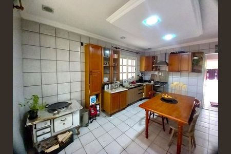 Cozinha de casa de condomínio para alugar com 4 quartos, 270m² em Vila Nova, Porto Alegre
