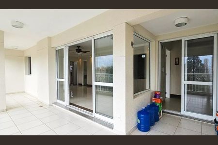 Apartamento à venda com 132m², 3 quartos e 2 vagas Apartamento à venda com 132m², 3 quartos e 2 vagasVaranda