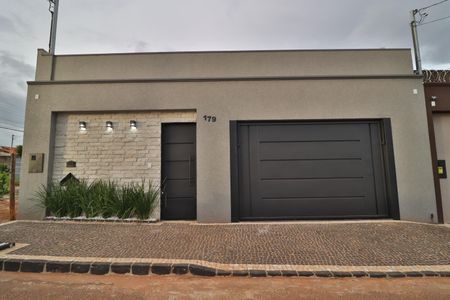 Casa para alugar com 215m², 3 quartos e 2 vagasFachada