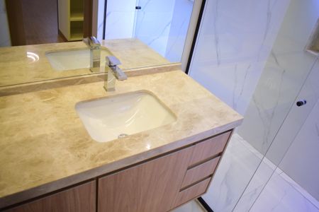 Casa de condomínio para alugar com 165m², 4 quartos e 4 vagasBanheiro da Suíte 3