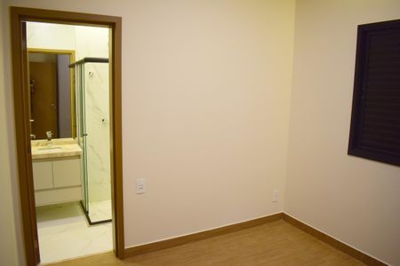 Casa de condomínio para alugar com 165m², 4 quartos e 4 vagasSuíte 2