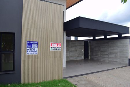 Casa de condomínio para alugar com 165m², 4 quartos e 4 vagasFachada