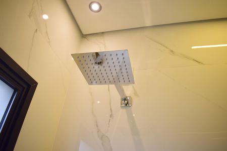 Casa de condomínio para alugar com 165m², 4 quartos e 4 vagasBanheiro da Suíte 1