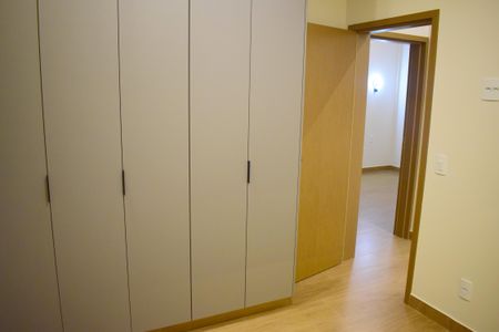 Casa de condomínio para alugar com 165m², 4 quartos e 4 vagasSuíte 2
