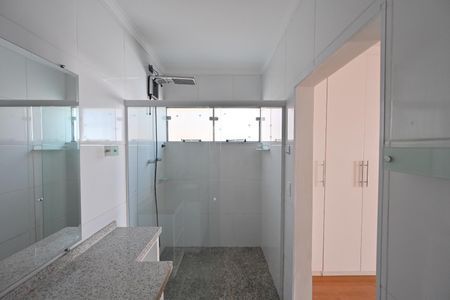Casa para alugar com 290m², 3 quartos e 3 vagas Casa para alugar com 290m², 3 quartos e 3 vagasBanheiro da Suíte