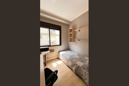 Quarto 1 de apartamento para alugar com 2 quartos, 80m² em Petrópolis, Porto Alegre