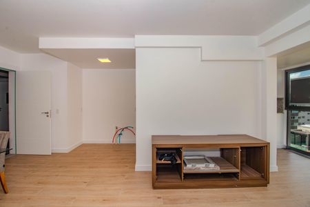 Sala de apartamento para alugar com 2 quartos, 69m² em Boa Vista, Porto Alegre